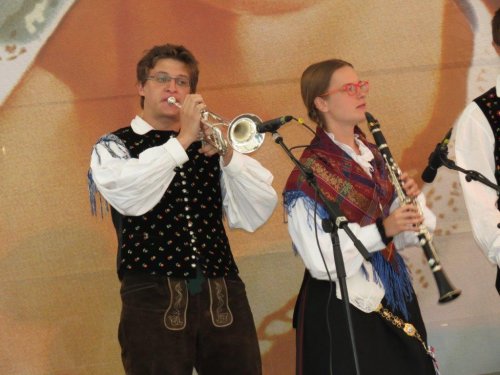 Trobentač Matija in klaretinistka Urška